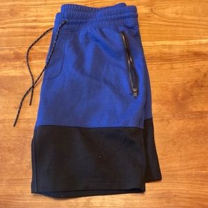 3/$20 American Eagle two-tone shorts